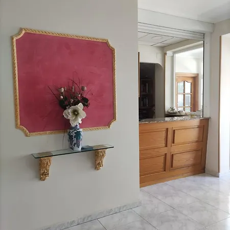 Готель Bonaire Револта